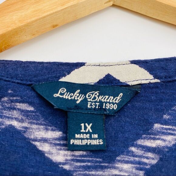 Lucky brand zigzag navy and white stripe top size 1x - Picture 6 of 6